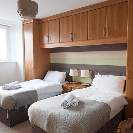 בירקנהד Weekly & Monthly Stays In Penthouse For Contractors Or Leisure Single Or Superking Beds Available מראה חיצוני תמונה