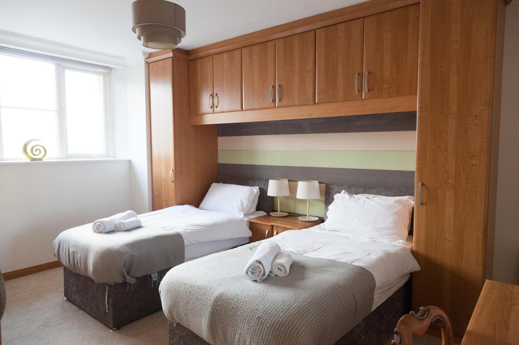 בירקנהד Weekly & Monthly Stays In Penthouse For Contractors Or Leisure Single Or Superking Beds Available מראה חיצוני תמונה