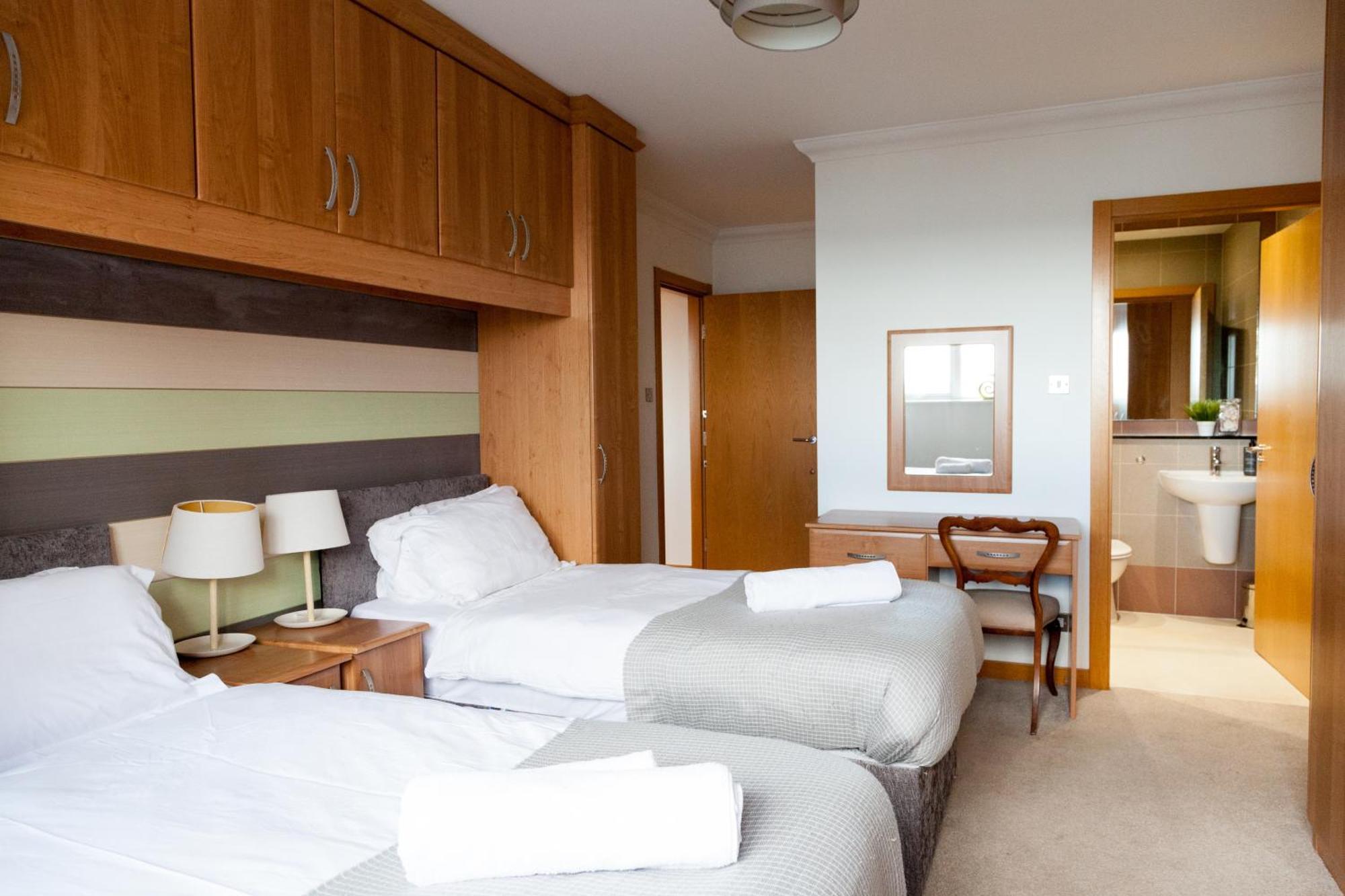בירקנהד Weekly & Monthly Stays In Penthouse For Contractors Or Leisure Single Or Superking Beds Available מראה חיצוני תמונה