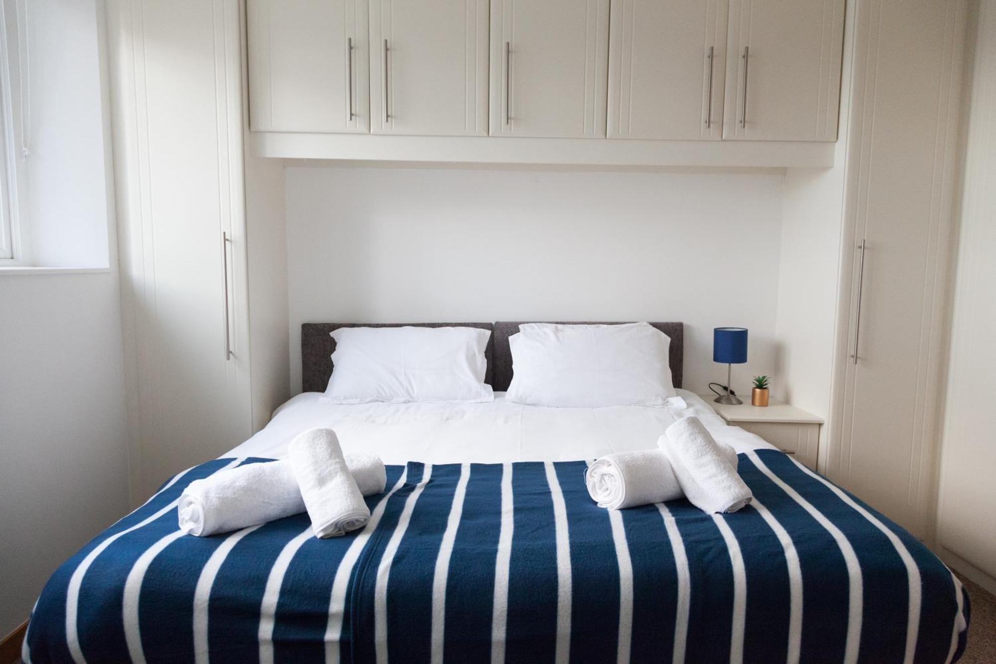 בירקנהד Weekly & Monthly Stays In Penthouse For Contractors Or Leisure Single Or Superking Beds Available מראה חיצוני תמונה