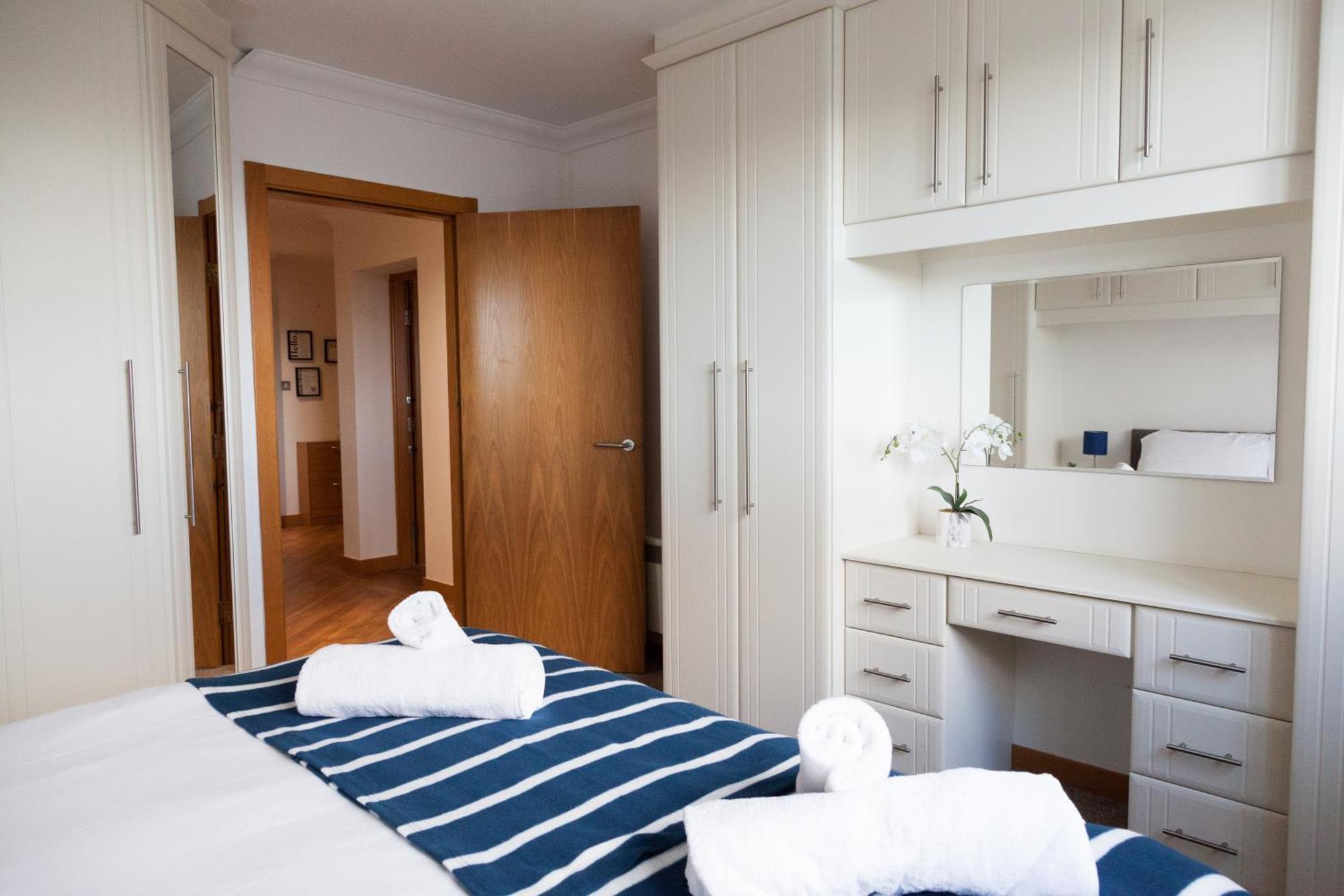 בירקנהד Weekly & Monthly Stays In Penthouse For Contractors Or Leisure Single Or Superking Beds Available מראה חיצוני תמונה