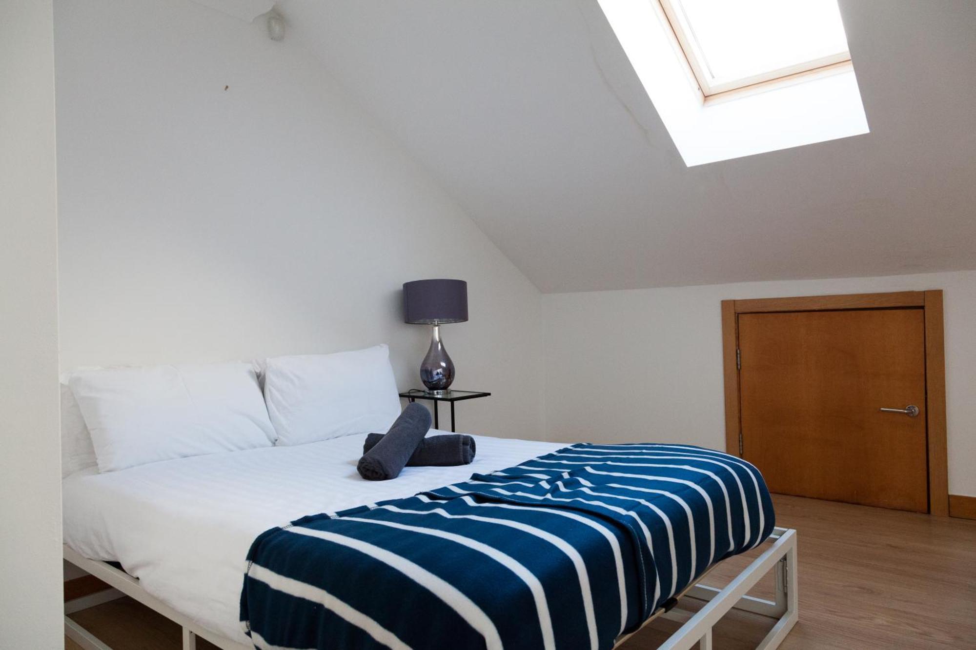 בירקנהד Weekly & Monthly Stays In Penthouse For Contractors Or Leisure Single Or Superking Beds Available מראה חיצוני תמונה