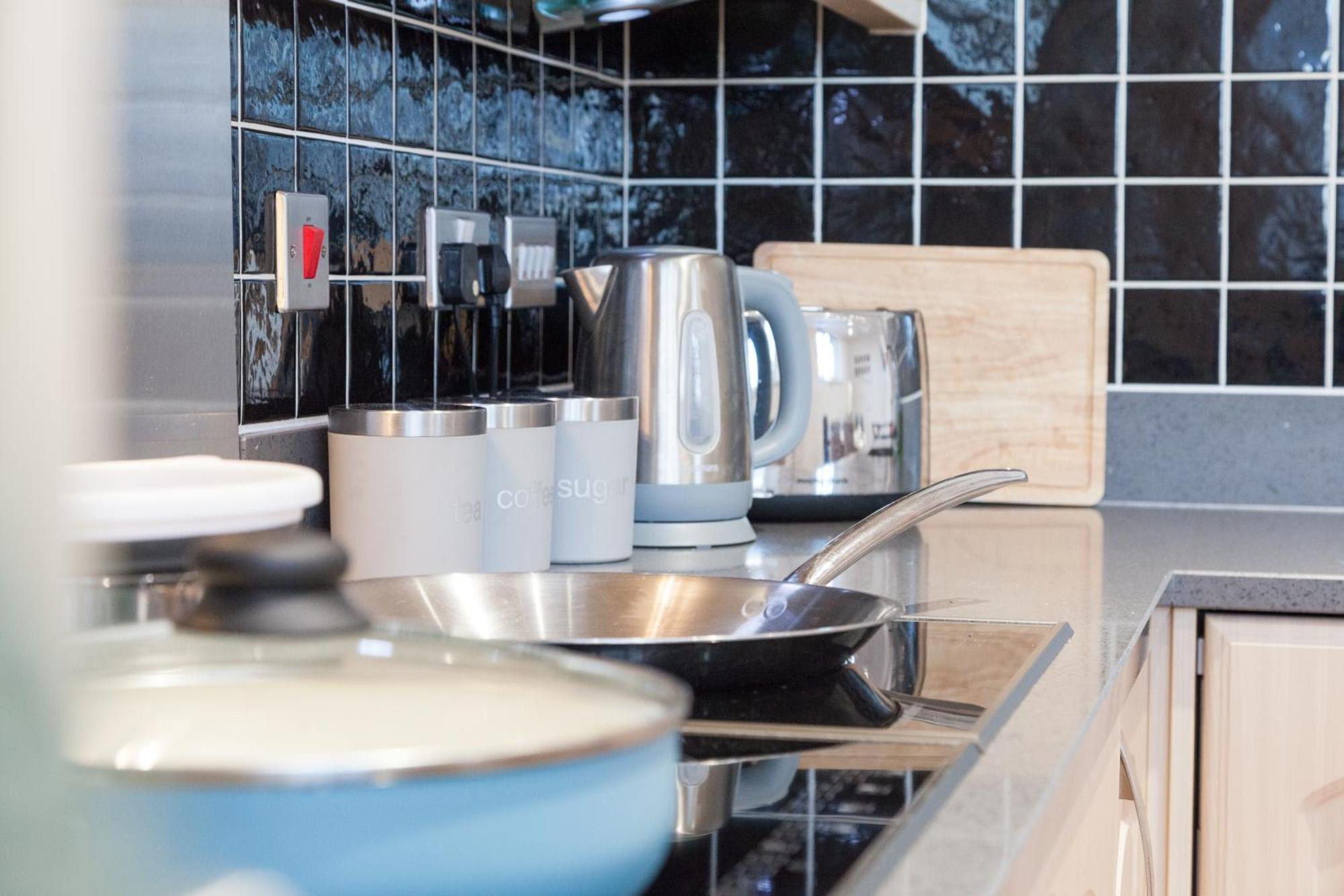 בירקנהד Weekly & Monthly Stays In Penthouse For Contractors Or Leisure Single Or Superking Beds Available מראה חיצוני תמונה