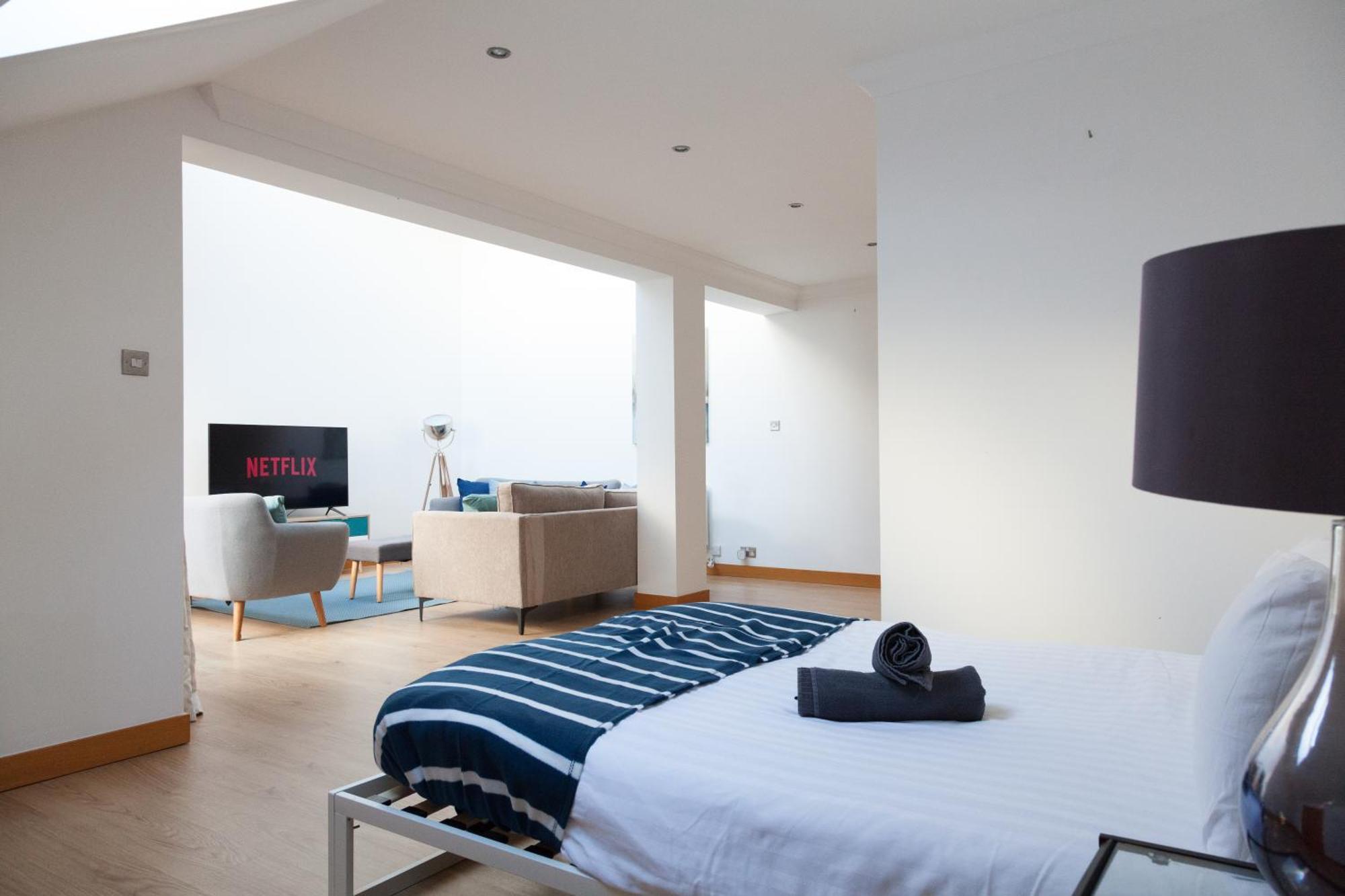 בירקנהד Weekly & Monthly Stays In Penthouse For Contractors Or Leisure Single Or Superking Beds Available מראה חיצוני תמונה