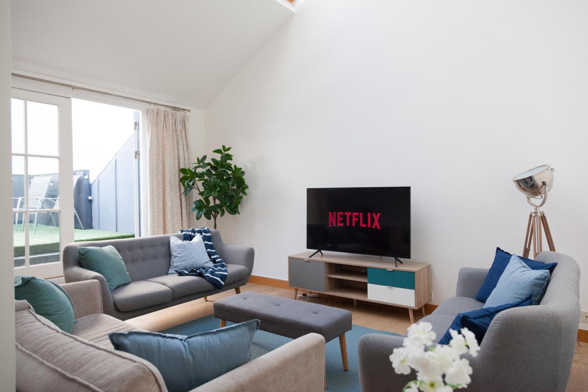 בירקנהד Weekly & Monthly Stays In Penthouse For Contractors Or Leisure Single Or Superking Beds Available מראה חיצוני תמונה