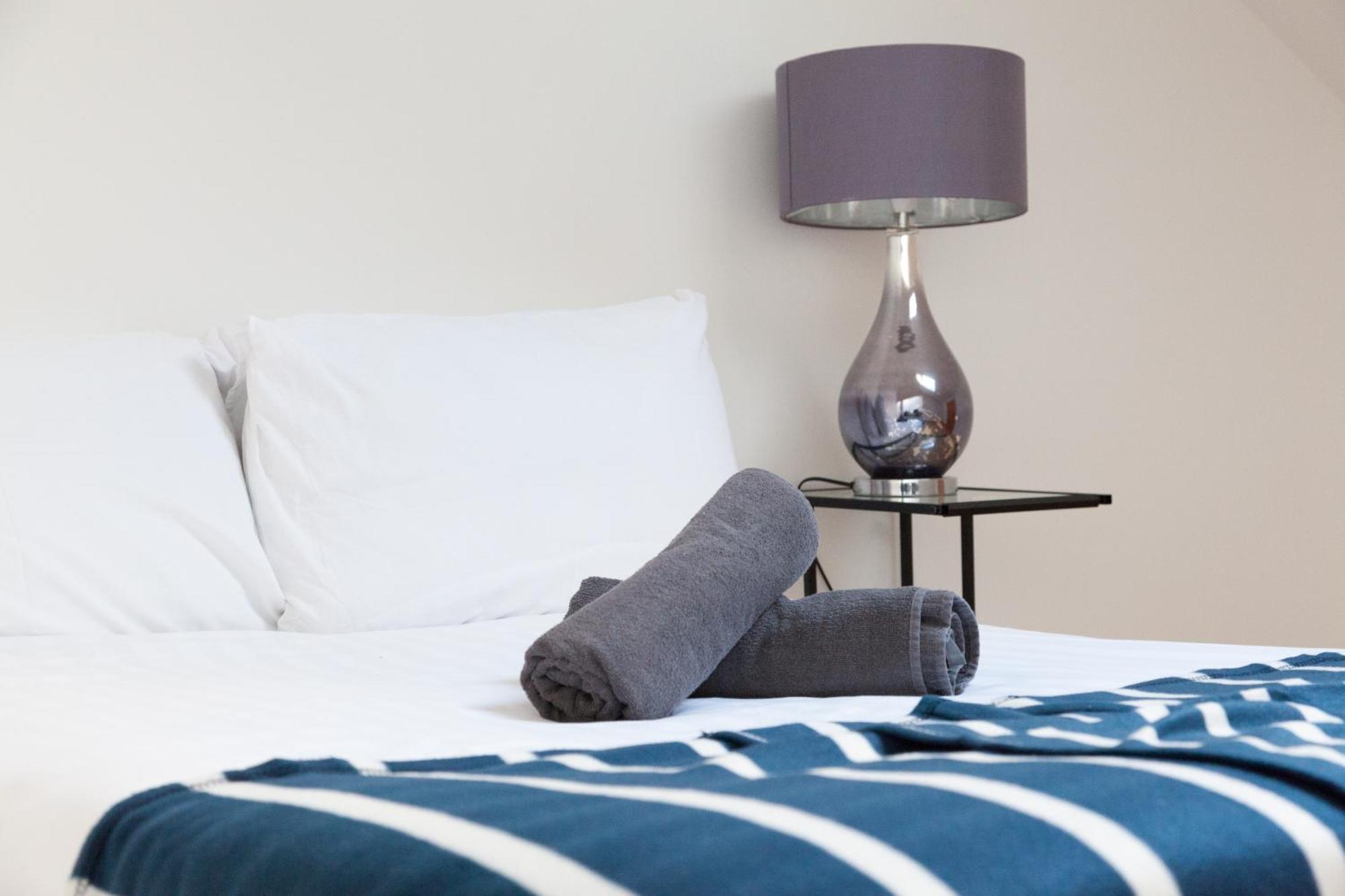 בירקנהד Weekly & Monthly Stays In Penthouse For Contractors Or Leisure Single Or Superking Beds Available מראה חיצוני תמונה